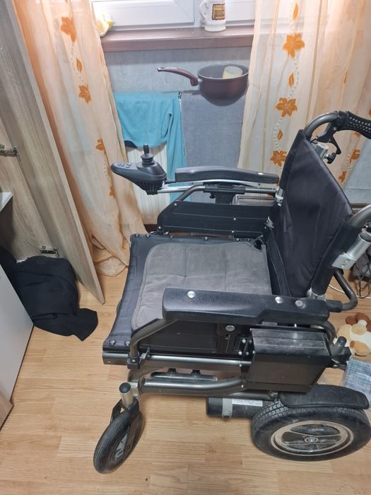 Cărucior electric pt persoane cu dizabilități handicap