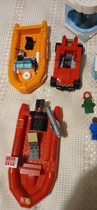 Lego original Magazinul de înghețată,mașini HOT Wheels, băncuțe, figurine