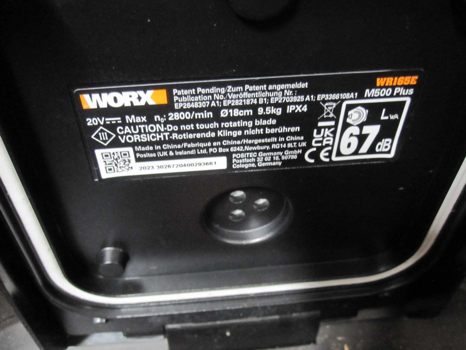 Robot tuns iarba Worx M500 v2 20 V 2 Ah lățime de tăiere 18 cm 9,1 kg