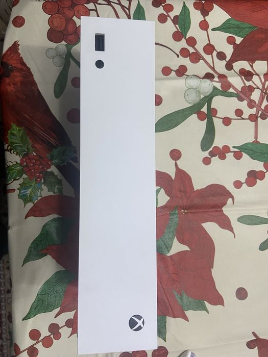 Xbox Series s stare foarte bună,pachet cu 3 jocuri incluse