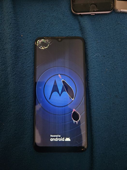 Vand telefoane pentru piese