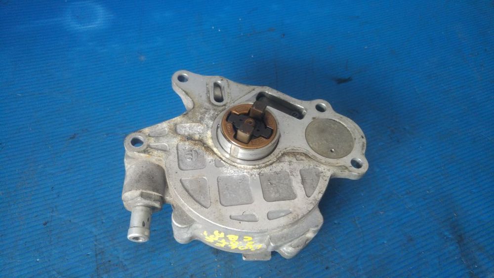 pompa vacuum 2.0 tdi cba audi a3 8p a4 b8 a5 8f vw golf 6 passat b7 tiguan 5n  03l145100