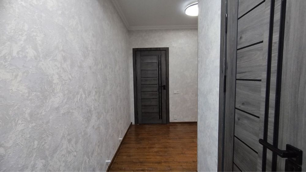 Yashnobod Olmosda Ijaraga kvartira bor Yolli yuzi metro yaqin gilam ha