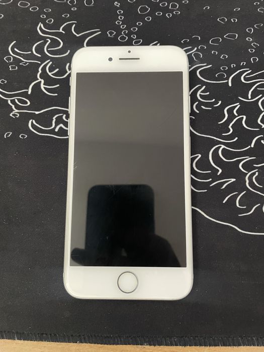 Айфон 7 в среднем состоянии