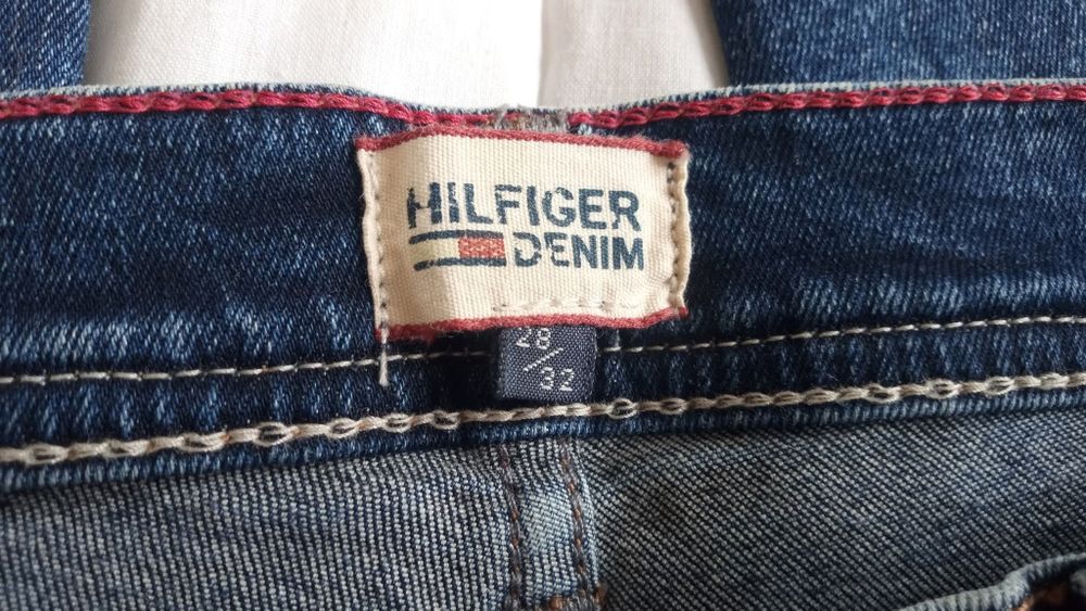 Blugi damã Hilfiger Denim si Liu Jeans – mărimea  36–38)