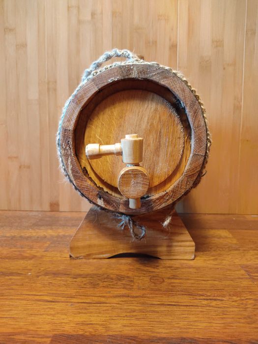 Бочки дубовые , дубовые бочки