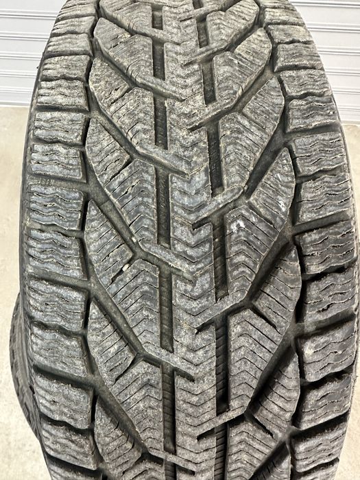 Продавам зимни гуми 225/50/17