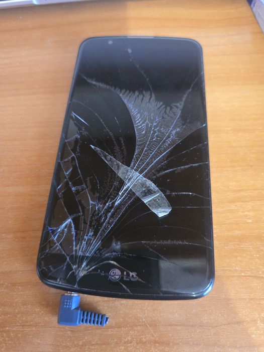 Продам нерабочий телефон смартфон. LG K10