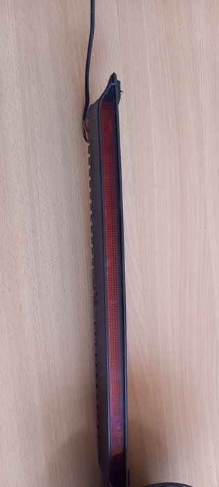 Продавам трети стоп за кола