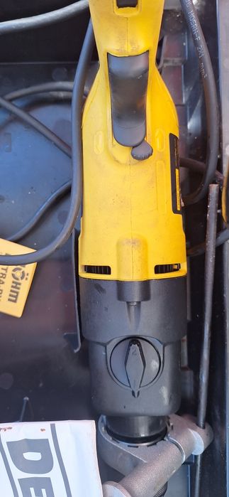 Masina de găurit DeWalt DW505 QS