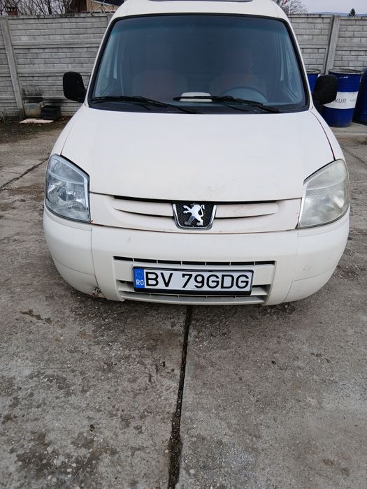 Inchiriez auto Peugeot Partner