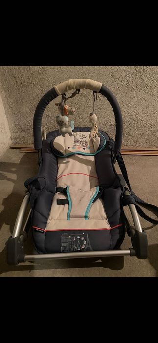 Бебешки шезлонг с играчки