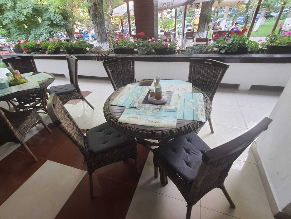 Mobilier restaurant in perfecta stare de functionare (masa + 4 scaune)