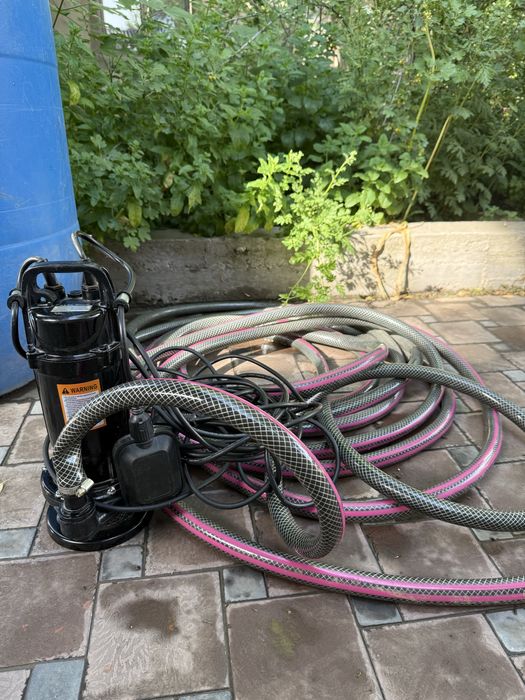 Продам водяной насос погружной со шлангом 4 метра.  Есть еще шланг 16