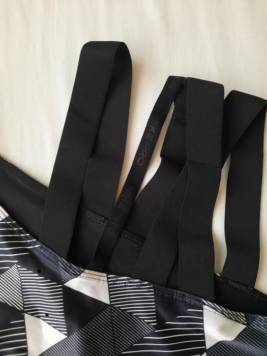 Спортно бюстие на Nike xxs,xs