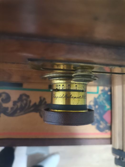 Античен дървен фотоапарат с мех