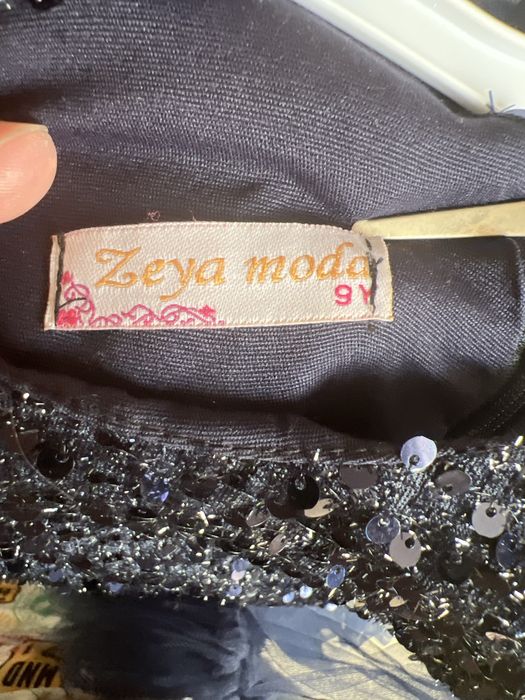 Продам детское яркое платье.