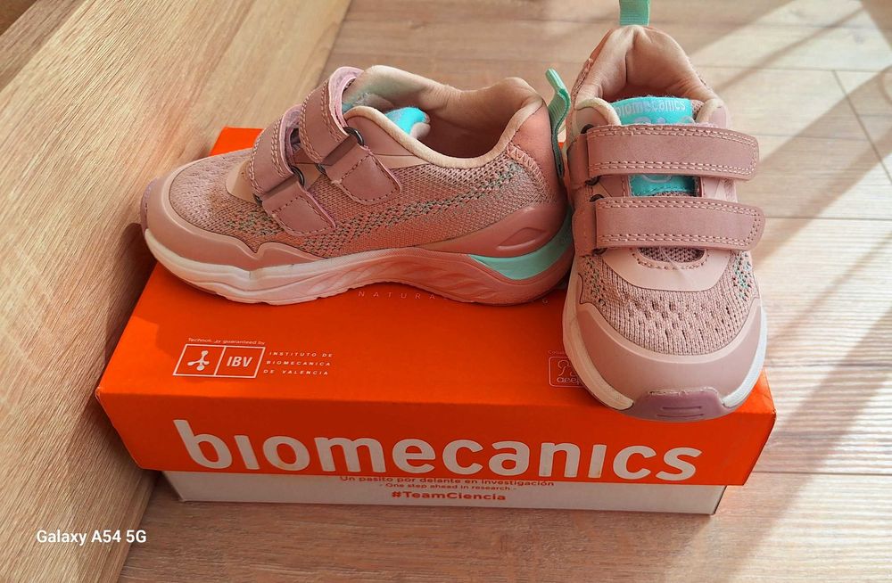 Детски маратонки biomechanics цвят пудра