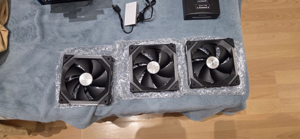 Продаются Вентиляторы для корпуса Lian Li Uni Fan SL120 V1 (9 штук)