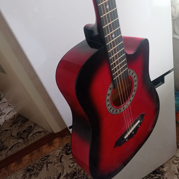 Gitara clasik aybi yoq chehol bor Toshkent boʻyicha gaplashamiz