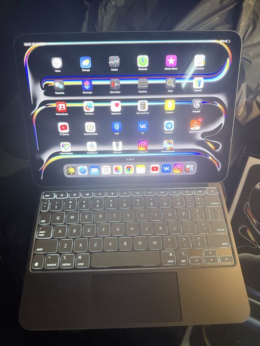 iPad Pro M4 11 256Gb keyboard