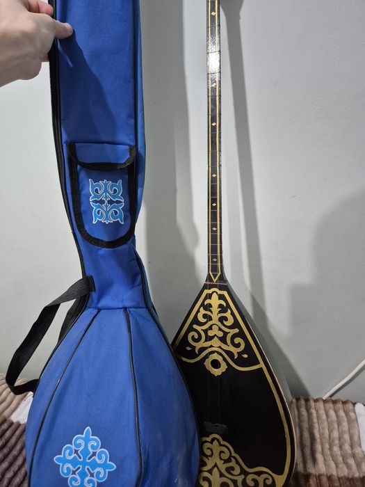 Черный домбра,и чехол