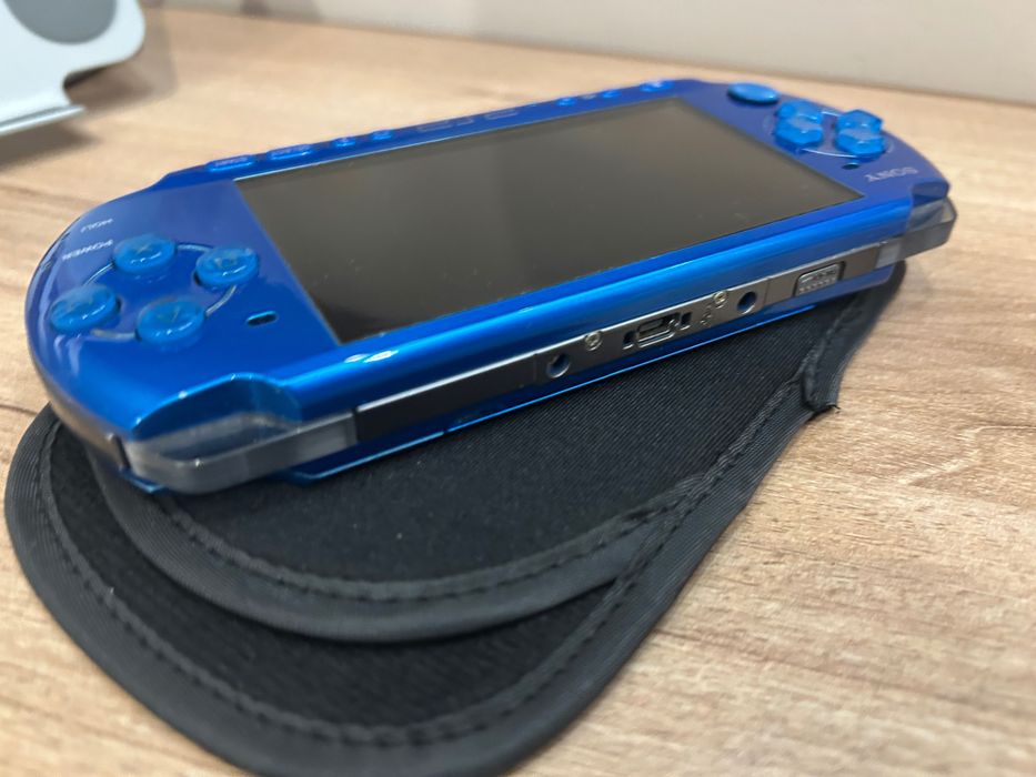 Sony PlayStation PSP 3000 (Vibrant Blue) —  64 GB, jocuri instalate