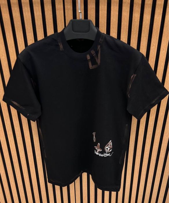 Tricou negru lv.