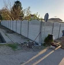 Construim la comanda dvs. garduri si porti din:
- panouri stil jaluzea