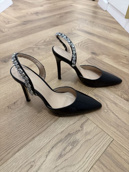 Pantofi negri cu pietre