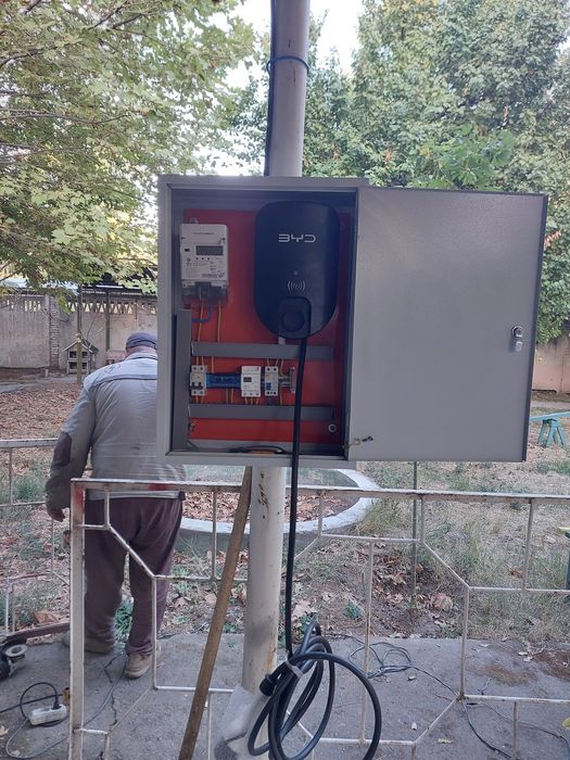 Elektromobil zaryadka.