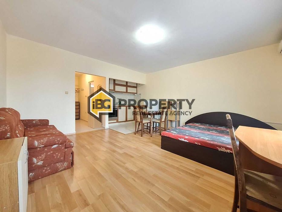 Просторен едностаен с голяма тераса