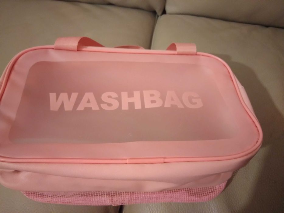 Чантичка за козметика - водоустойчива