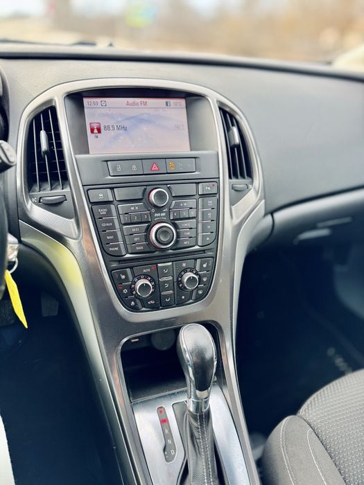 Opel Astra J 2011