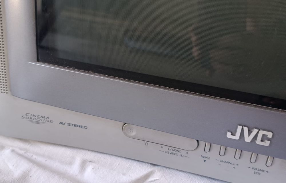 Телевизор JVC стерео