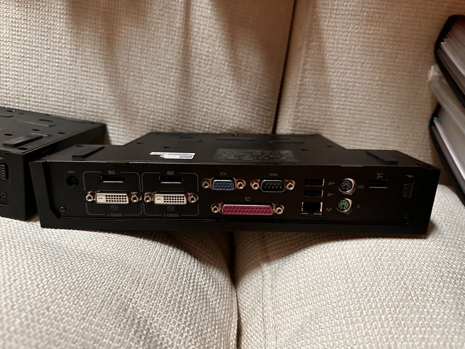 2бр. доккнг станцияи DELL PR03X с две зарядни 90W