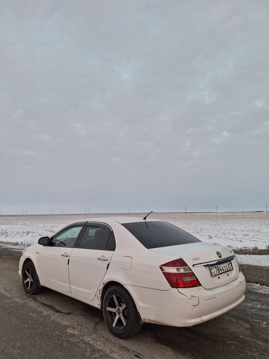 Продам Gelly sc7 в хорошем состояние