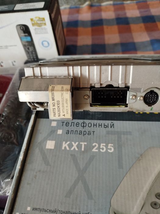 Телефоны, электросчетчики, магнитола