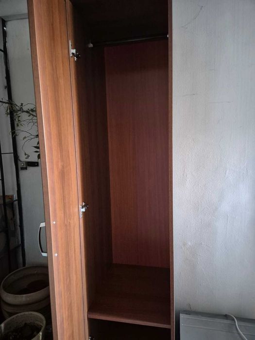 Трикрилен гардероб