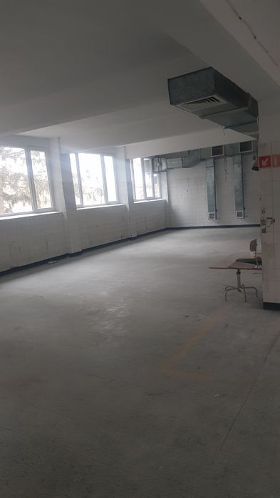 Отдава под наем промишлен имот