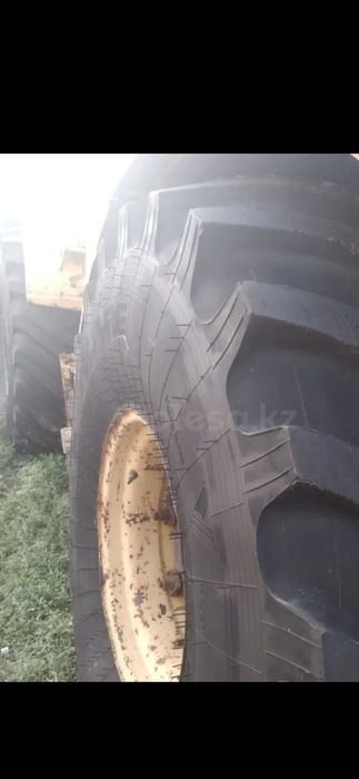 Трактор к 701 с лопатой