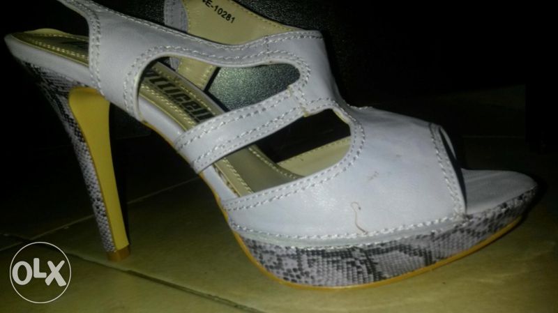 Обувки с висок ток