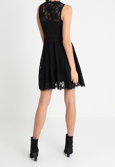 черна дантелена рокля guess