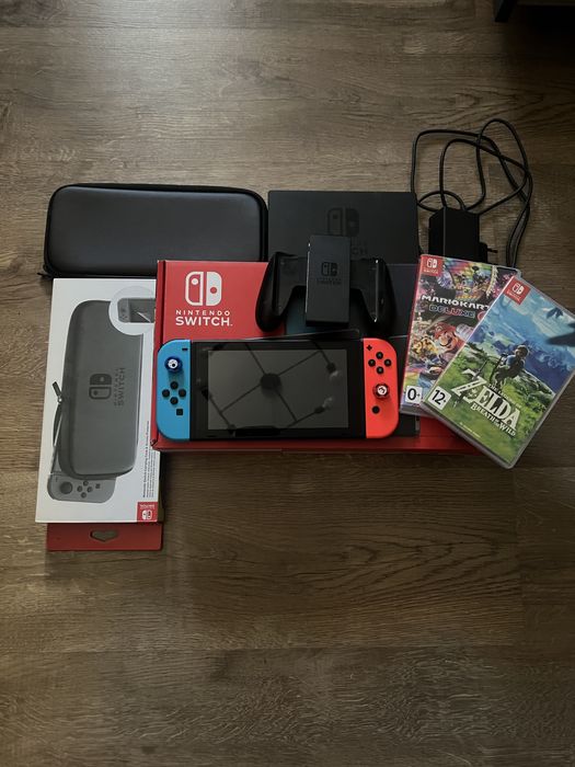 Nintendo Switch в идеальном состоянии + 2 игры и чехол