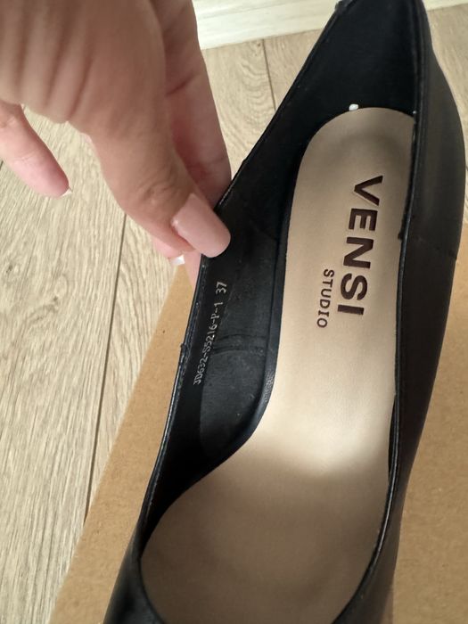 Женские туфли черные