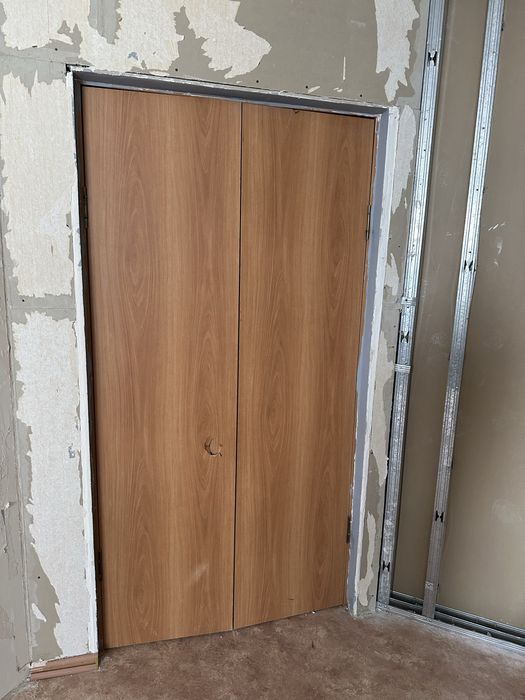 Продам межкомнатные двери 3шт