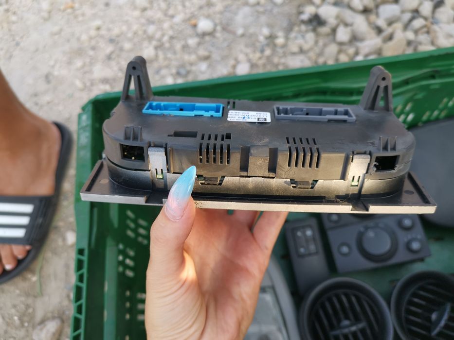 Интериор, климатроник и СД за Опел Мерива / Агила А