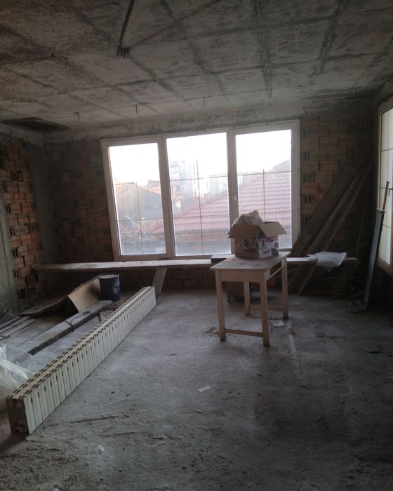 Продава етаж от къща в гр.Дупница