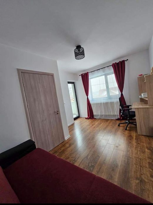 Proprietar. Casa de inchiriat, 90mp, 3 camere, 2 bai, loc de parcare, curte