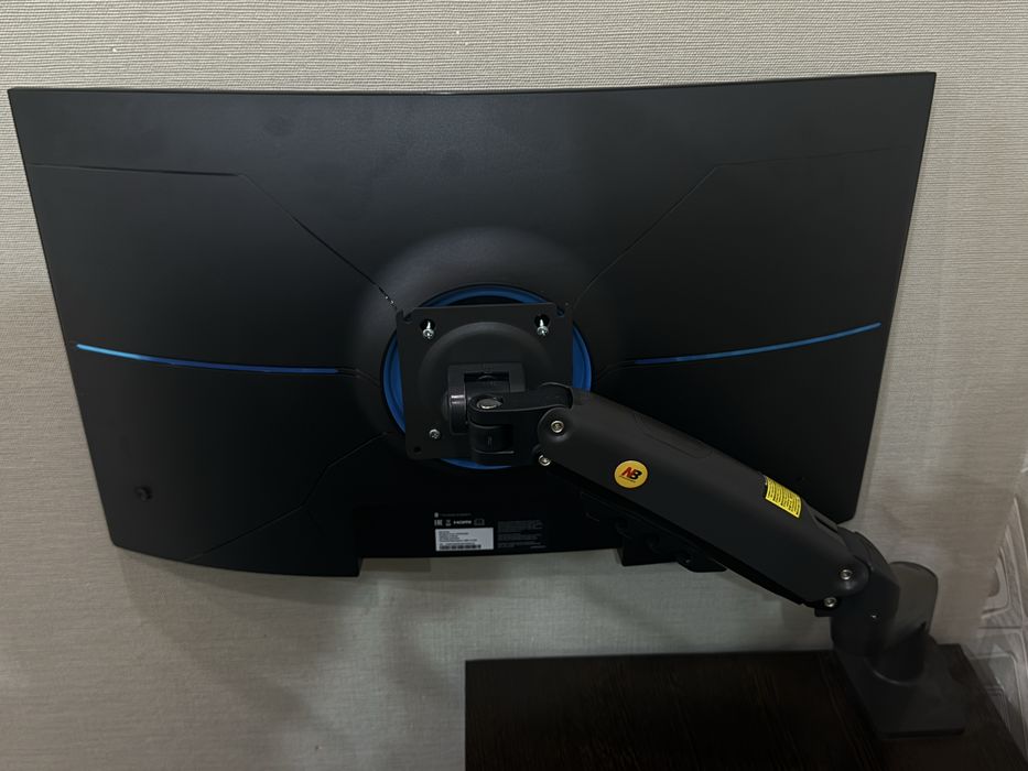 ThudeRobot 27” 240hz